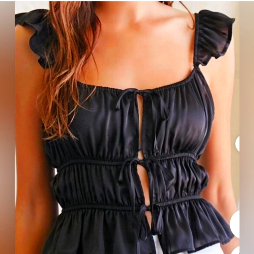 Forever 21 Ruffled Tie Up Front Blouse Size Medium
